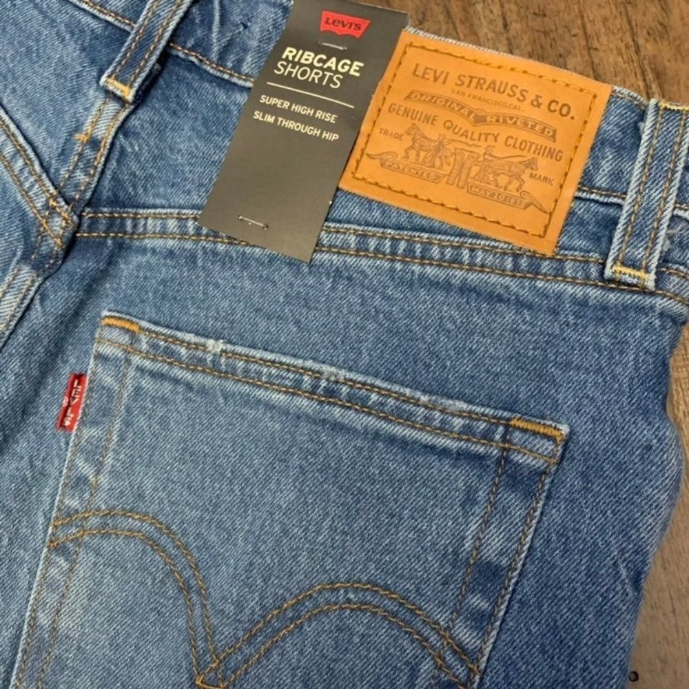 Levi's Premium | Ribcage Super High Rise - Picture 6 of 12
